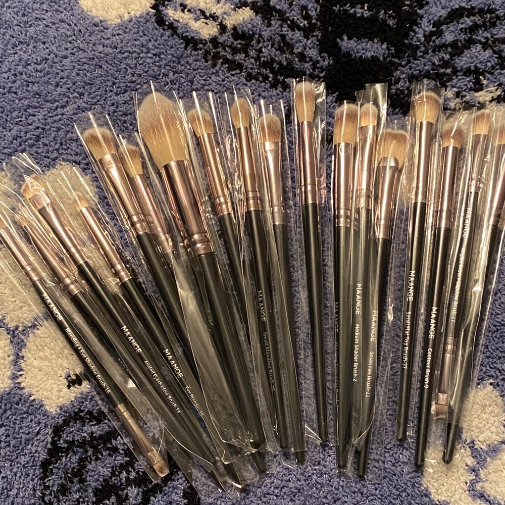 Premium Makeup Brush Set with Black and Rose Gold Handles